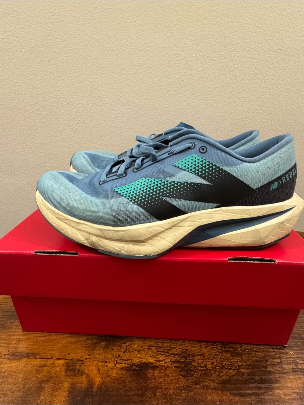 New Balance Men's Teal and Black Athletic Running Shoes